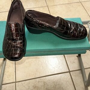 Clark’s Women’s Croc Embossed Leather Soft Walk Shoes Size 7-1/2 M EUC